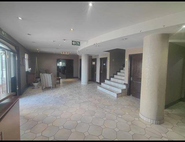 1,430M² OFFICE FOR SALE IN BRYANSTON